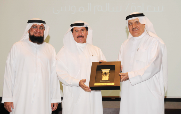 Salem Ahmad Almoosa Enterprises His-Excellency-Salem-Almoosa-Supports-rewarded-at-the-Architectural-Heritage-Department-of-Dubai-Municipality-600x380 Home 